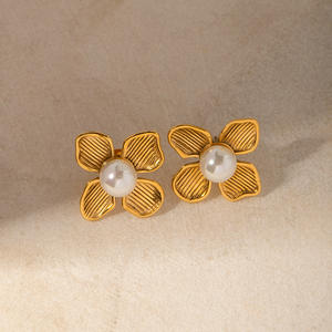 Boucles d'oreilles en acier inoxydable plaqué or 18 carats avec perles de fleurs tendance style géométrique ne se décolore pas bijoux en gros - Product Image 5