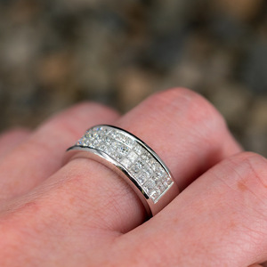 Anello Nuziale con Zircone Taglio Principessa, Gioiello Classico ed Elegante in Ottone per Donne, per Fidanzamento e Uso Quotidiano - Product Image 3