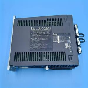Variador de Frecuencia Mitsubishi Mr-J4-70A-Ru, 750W, Monofásico, 240V, Control Vectorial, Automatización Industrial - Product Image 1