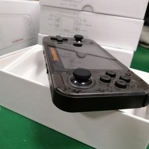 Consola de Videojuegos Retro RG350, Reproductor de Juegos Portátil de 16 GB, Pantalla IPS de 3.5 Pulgadas, Salida de TV, Recargable - Product Image 3