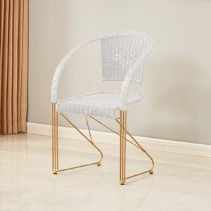 Chaises de bistro français tout temps style <span class=keywords><strong>vintage</strong></span> Ensemble <span class=keywords><strong>table</strong></span> et chaises de salle à manger en rotin tissé pour patio extérieur et jardin - Product Image 4