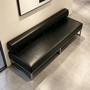 Banc long en cuir véritable de qualité supérieure pour les zones de détente – idéal comme banc de bout de lit dans une chambre ou comme siège long élégant. - Product Image 5