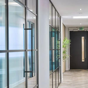 Système <span class=keywords><strong>de</strong></span> cloisonnement <span class=keywords><strong>de</strong></span> bureau <span class=keywords><strong>industriel</strong></span> moderne avec murs en verre multi-grilles – <span class=keywords><strong>Séparateur</strong></span> <span class=keywords><strong>de</strong></span> <span class=keywords><strong>pièce</strong></span> esthétique pour studio créatif et galerie d'art - Product Image 6