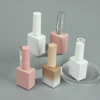 Vente en gros de flacons carrés roses de 10 ml pour vernis à ongles en gel UV, bouteille en verre, faible MOQ, impression sérigraphique, bouchon et pinceau estampés or