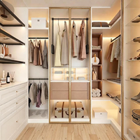 Dressing sur mesure avec porte vitrée, armoire de chambre moderne à cadre en aluminium avec éclairage LED, meuble de rangement personnalisé pour toute la maison