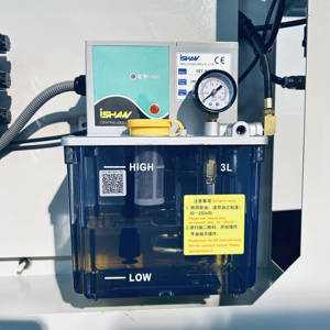 เครื่องกลึงซีเอ็นซีแบบสองแกนหมุนความแม่นยำสูง 26 มม. ยี่ห้อ HANSUN 6 แกน พร้อมระบบความปลอดภัยสูง สำหรับงานโลหะ แบบสวิส พร้อมระบบควบคุม Fanuc 9 - Product Image 5