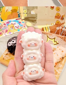 Jouet en silicone souple fait main en forme de mouton pour enfants, sensation crème populaire, décompression confortable, relaxation, rebond lent - Product Image 1