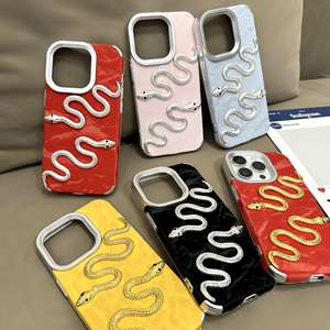 Custodia per cellulare di lusso 3D con serpente dorato per <span class=keywords><strong>iPhone</strong></span> 15 14 13 12 16 <span class=keywords><strong>Pro</strong></span> <span class=keywords><strong>Max</strong></span> <span class=keywords><strong>11</strong></span>, <span class=keywords><strong>cover</strong></span> posteriore morbida nera e <span class=keywords><strong>rossa</strong></span> con placcatura opaca - Product Image 3