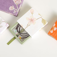 Boîte florale vintage en cristal en stock emballage en papier kraft pour bracelets montres lunettes savon revêtement UV boîte en film transparent