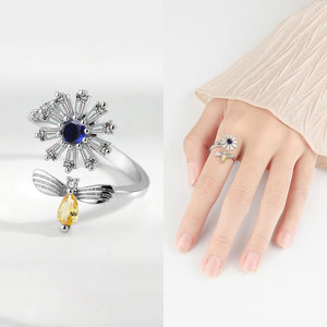 Anillo Antiestrés Multistilo con Garras Giratorias y Circonitas Cúbicas de Colores en Cobre, Joyería para Mujer - Product Image 4