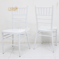 Chaises et tables Chiavari en métal blanc modernes, empilables, durables et luxueuses pour hôtels, hôpitaux et événements de mariage (vente en gros)