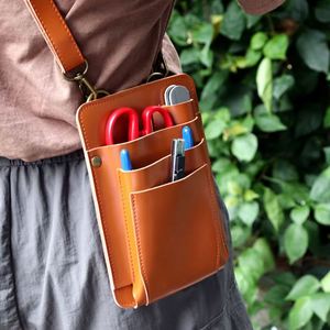 Bolsa de Herramientas de Jardinería de Cuero PU de Envío Rápido con Múltiples Ranuras, Diseño Portátil para Regalos de Bienvenida - Product Image 3
