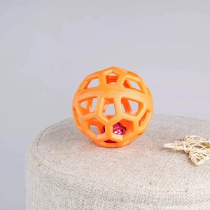 Balle de jouet pour animaux de compagnie boule de caoutchouc élastique creuse interactive haute élasticité balle de jouet pour chien avec cloche adaptée aux jouets d'auto-divertissement - Product Image 3