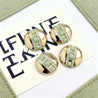 Bouton rond de luxe en strass de cristal avec bandes en PU vertes, accessoires vestimentaires en métal plaqué or