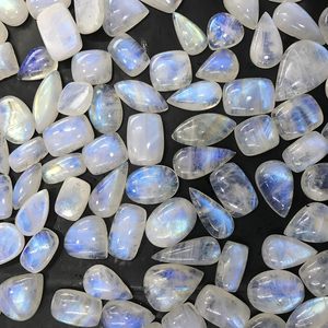 Pierre de lune naturelle Gemkora, taille poire, formes mélangées, polie pour la fabrication de bijoux - Product Image 1