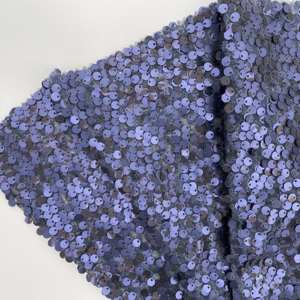 قماش ترتر كبير الحجم 12 مم قزحي اللون من البوليستر 100%، مطرز ومضاد للكهرباء الساكنة وقابل للتنفس، مطبوع رقميًا، الأكثر مبيعًا للنساء من MQ - Product Image 4