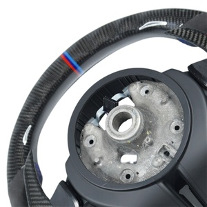 Volant en fibre de carbone LED personnalisé de haute qualité pour BMW M3 M4 Série 3 Série 4 avec palettes de changement de vitesse et garniture en carbone - Product Image 5