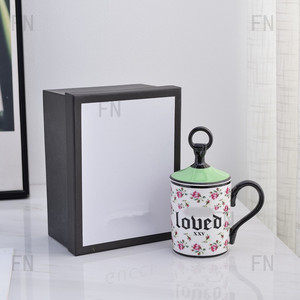 Taza de Café de Cerámica con Diseño Impreso y Cuchara - Product Image 3