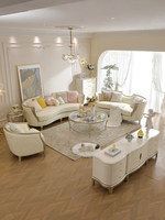 Ensemble de canapés incurvés de luxe, revêtement blanc, garniture dorée, 3 pièces, mobilier de salon, canapé deux places capitonné à accoudoirs roulés, fauteuil, canapé de maison