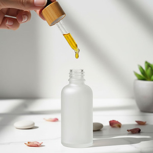 Botella de Vidrio con Gotero para Cosméticos Ecológica con Cuello de Bambú Natural para Envasado de Aceite de Suero, OEM ODM Disponible - Product Image 3