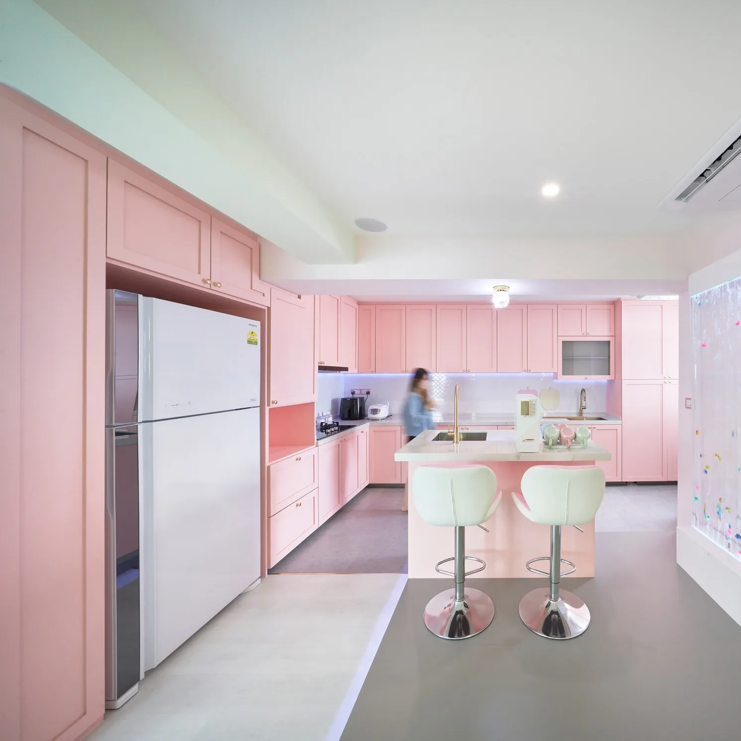 Pink modern smart Shaker Style furniture Kitchen wall Cabinets with glass doors