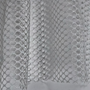 Xu hướng nóng 100% Polyester 90 GSM thân thiện với môi hình lục giác lưới vải lưới dệt kim thiết kế cô gái 'áo khoác cưới Túi lót xe - Product Image 4