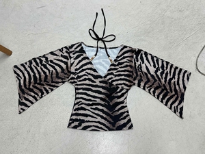 Top de manga corta holgado y sexy con cuello halter, estampado animal, cuello en V cruzado, manga acampanada asimétrica y detalles de cuentas, estilo maduro - Product Image 6