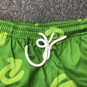 Short de basket respirant en maille pour sports de plein air pour jeunes hommes avec techniques imprimées par logo sublimé - Product Image 3