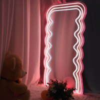 Miroir sur pied LED RGB ondulé à changement de couleur, éclairé, pleine longueur, pour chambre à coucher, salon, dressing, décoration intérieure, commande en gros