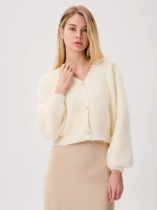 2026 Atacado Suéter Feminino Macio, Aconchegante e Fofo, Tricô Chique com Decote em V e Pele Sintética, Cardigã Elegante Abotoado de Manga Longa Cropped Felpudo - Product Image 2