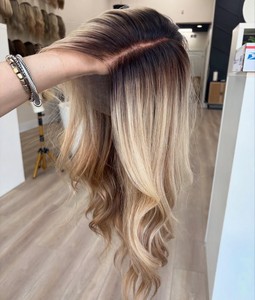 Perruque en dentelle de luxe sans colle et sans couture, couleur blonde cendrée balayage européenne, best-seller, avec filet diamant pour femmes souffrant de perte de cheveux - Product Image 1