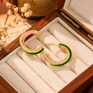 Boucles d'oreilles clous en zircon plaqué or rétro élégantes françaises pour femmes, haut de gamme, nouvelle tendance, double couleur, forme en C, polyvalentes, tendance - Product Image 1