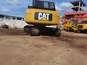 Excavatrice sur chenilles hydraulique Cat 330C d'occasion, unité d'origine, prix abordable pour les acheteurs internationaux - Product Image 4