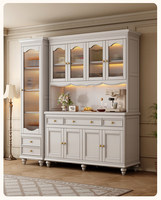 Buffet de salle à manger de style campagnard américain avec éclairage LED intégré, cadre en acajou, et rangement en verre cannelé pour salle à manger