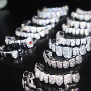 Vvs Moissanite ghiacciato argento Grillz su misura denti d'oro Grillz Hip Hop rotondo taglio brillante diamante Grillz con Kit di stampo - Product Image 4