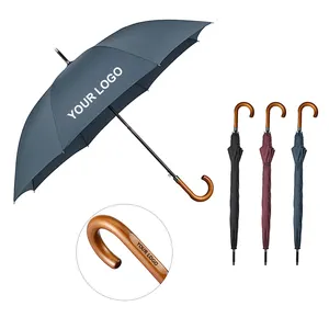 Hochwertiger regenschirm mit individuellem logo mit geradem griff zum aufstoßen geschnitzter golf-regenschirm mit holzgriff regenschirm mit logo