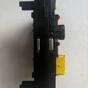 Portafusibles Yunnuo 9664055780, Componente Eléctrico Automotriz para Uso en Automóviles - Product Image 1