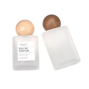 Flaconi <span class=keywords><strong>spray</strong></span> in vetro smerigliato da 30ml e 50ml con tappo a sfera e ugello argentato/nero per serigrafia - Novità! - Product Image 3