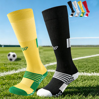 Chaussettes de football professionnelles antidérapantes en gros pour hommes, chaussettes de football en tissu éponge pour équipes sportives, tricotées pour enfants