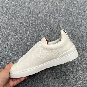 <span class=keywords><strong>Zapatos</strong></span> Deportivos Casuales de Cuero <span class=keywords><strong>para</strong></span> Hombre, Estilo Skateboarding y Senderismo, Suela Plana, Bajos, Color Beige, Tipo Mocasín, con Punta Blanca y Banda Elástica - Product Image 1