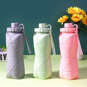 Gobelet d'eau pliable en silicone personnalisé résistant aux hautes températures, bouteille d'eau de sport portable pour les voyages en plein air - Product Image 4