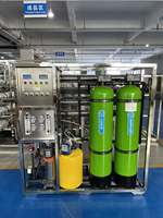 Système de traitement de l'eau industrielle 500LPH-1000LPH RO Pompe de filtration pour plantes commerciales Boîte de vitesses PLC 220V Stockage de l'eau d'un an