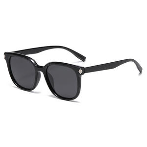Dl-28228 Gafas de sol polarizadas con montura cuadrada para hombre, color negro, Tr Metals Uv400, lentes Tac, parasoles de clase 2 para uso en exteriores - Product Image 1