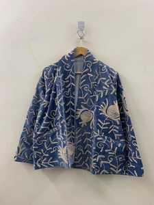 เสื้อแจ็คเก็ตกำมะหยี่ปักลายสัตว์สีเทา แต่งกระดุม ระบายอากาศได้ดี สไตล์วินเทจ งานฝีมือ  เหมาะเป็นของขวัญสำหรับเธอ - Product Image 1