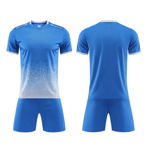 Sublimation personnalisée Vêtements de sport unisexe Maillot de football rétro Chemises de football T-shirt rayé Maillot de football rétro classique vintage - Product Image 1