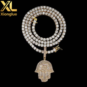 Collier pendentif personnalisé avec logo, plaqué or 18 carats, en cuivre, style hip-hop, serti de zircons cubiques 5A, nouvelle collection 2026, vente en gros - Product Image 1