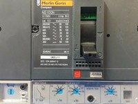 Plc Compact Ns100n 4 pôles Str22se pour produit sous garantie
