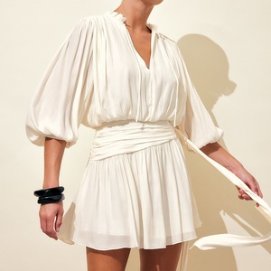 Vestido Mini de Gasa Blanco para Mujer con Volantes, Cuello en V, Lazo, Manga 3/4 Abullonada, Cintura Fruncida, Lazo Decorativo, Estilo Fluido para Vacaciones, Vestido Personalizado para Dama - Product Image 2