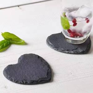 <span class=keywords><strong>Assiette</strong></span> à <span class=keywords><strong>dessert</strong></span> en forme de cœur en pierre noire sous-verres en forme de cœur en <span class=keywords><strong>ardoise</strong></span> naturelle vente en gros - Product Image 1