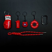 Porte-clés Mini Gants de Boxe en PVC Tendance HECION, Accessoire de Sac à Dos et Pendentif Cadeau Élégant avec Mousqueton Anime, Porte-clés Poings